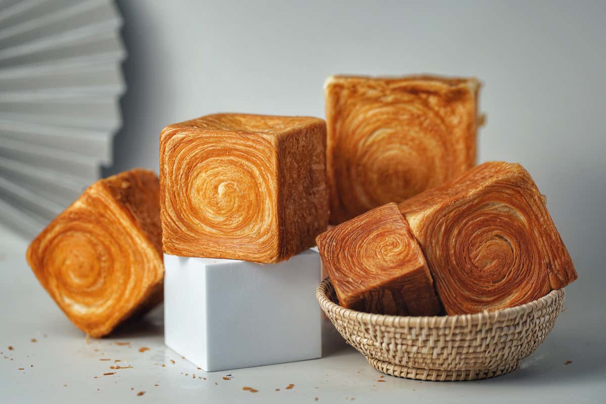 Dalla classica mezzaluna alla piramide: 50 sfumature di croissant